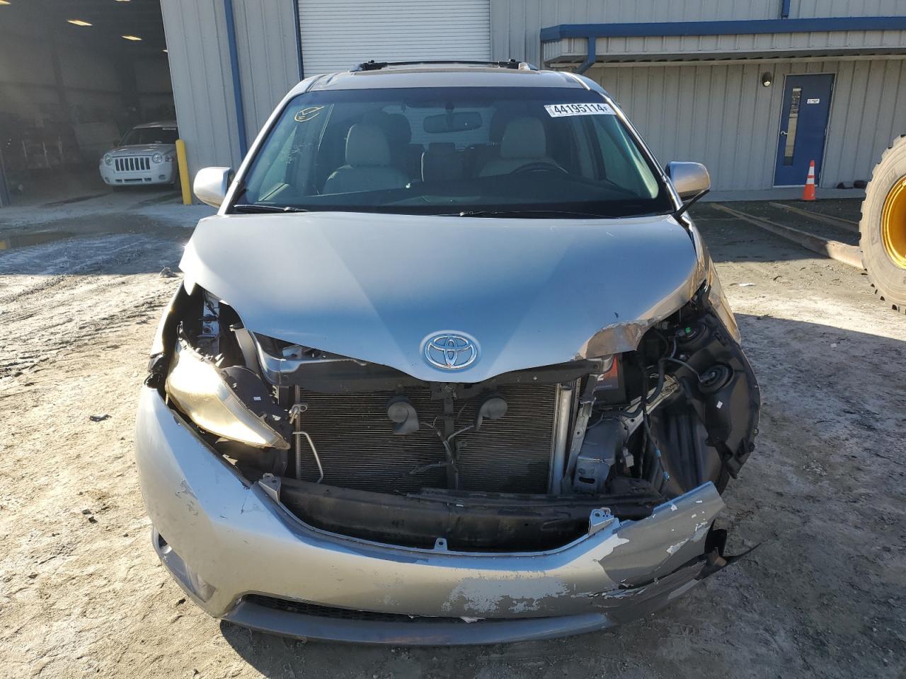 2015 TOYOTA SIENNA XLE - Фото 5