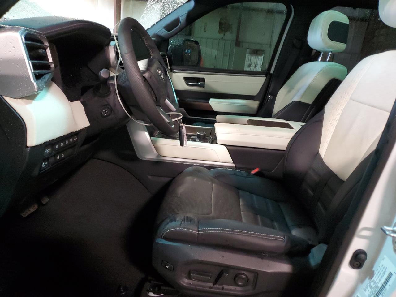 2023 TOYOTA SEQUOIA SR - Фото 7