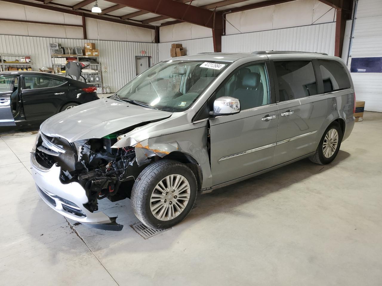 2013 CHRYSLER TOWN & COU car image