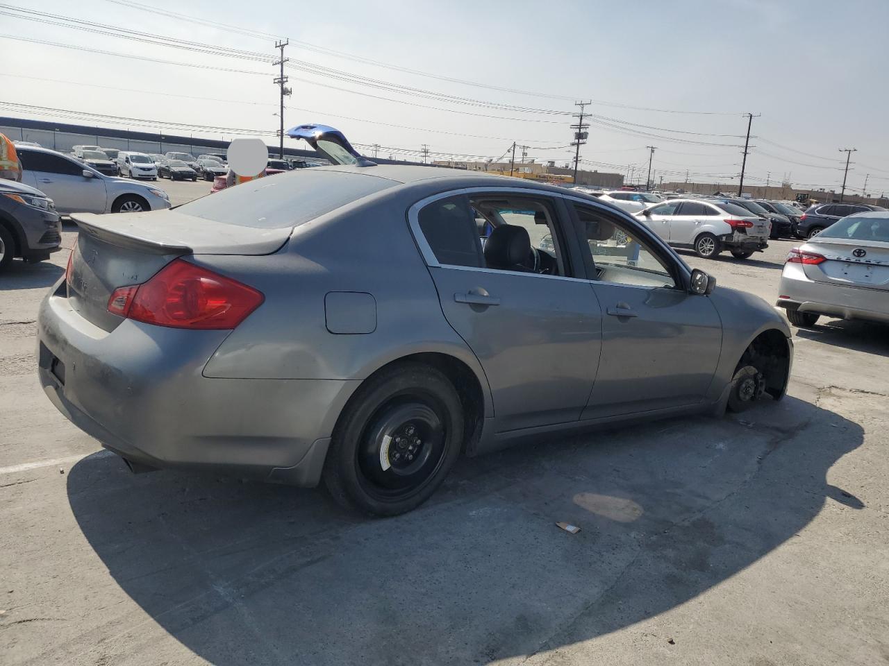 2011 INFINITI G37 - Image 3