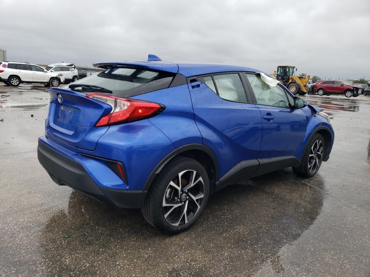 2022 TOYOTA C-HR XLE - Фото 3