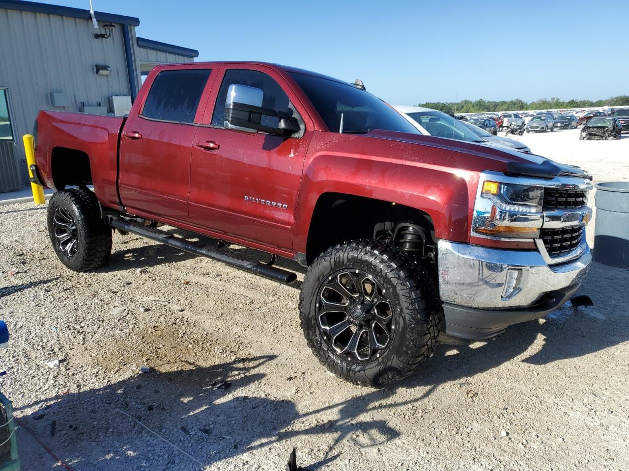 2017 CHEVROLET SILVERADO - Image 4