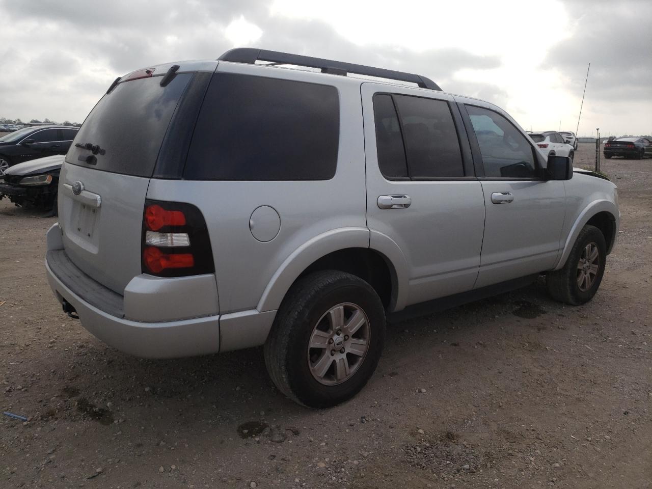 2010 FORD EXPLORER X - Image 3