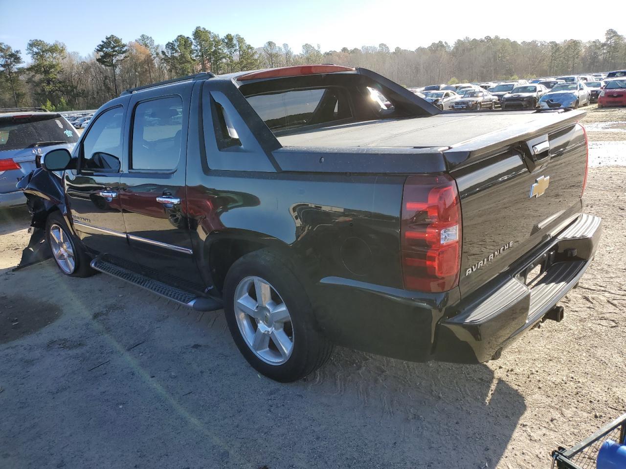 2013 CHEVROLET AVALANCHE - Image 2