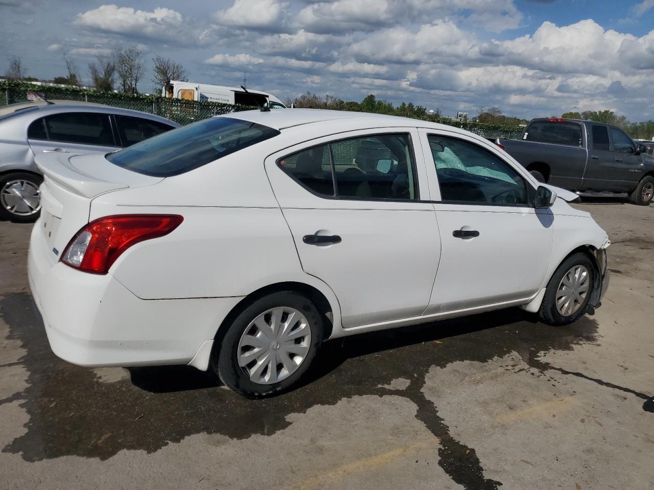 2016 NISSAN VERSA S - Фото 3