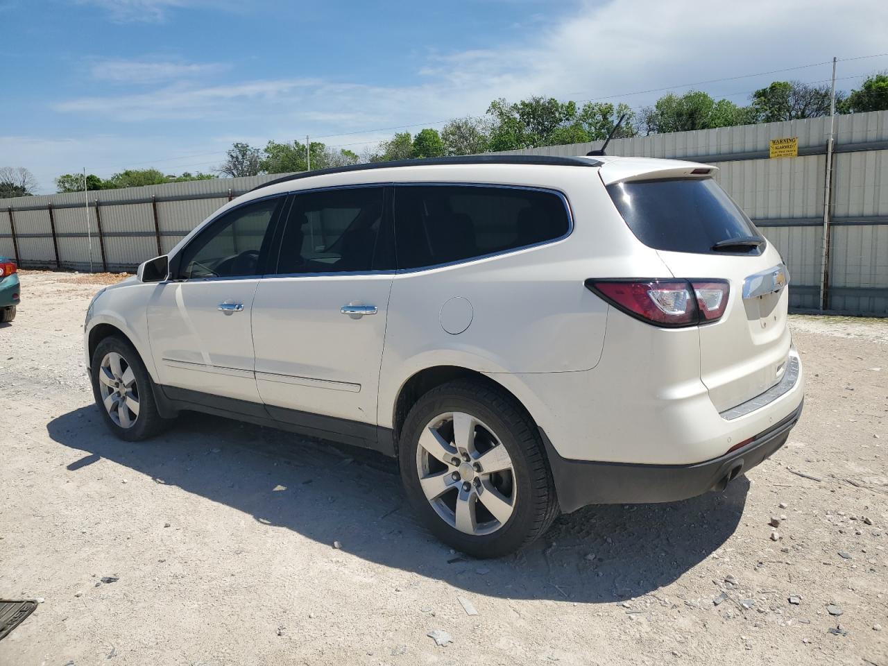 2014 CHEVROLET TRAVERSE L - Image 2