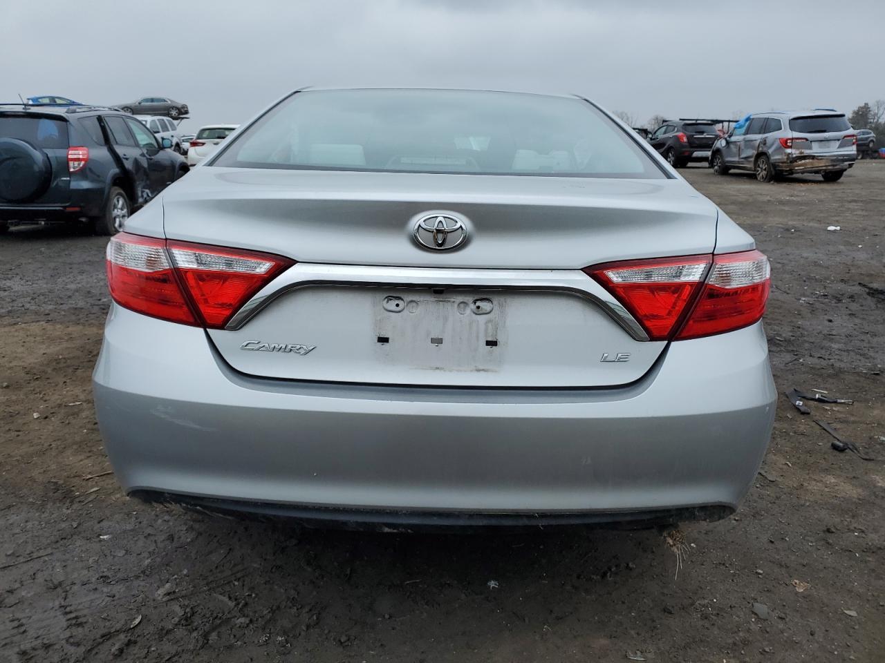 2017 TOYOTA CAMRY LE - Фото 6