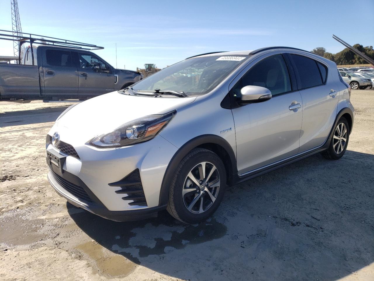 2018 TOYOTA PRIUS C car image