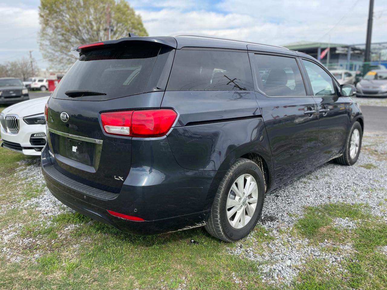 2016 KIA SEDONA LX - Image 4