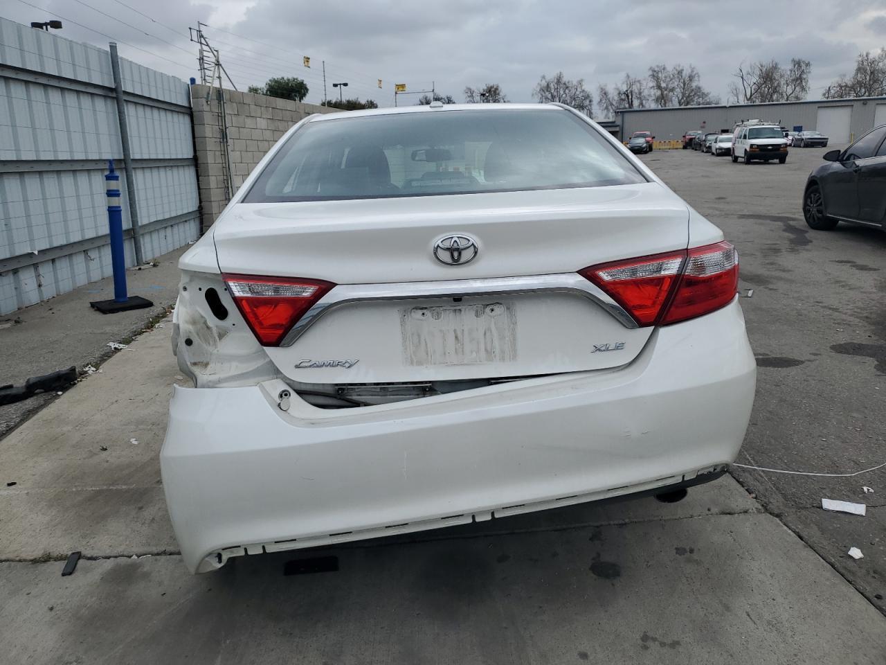 2017 TOYOTA CAMRY LE - Image 6