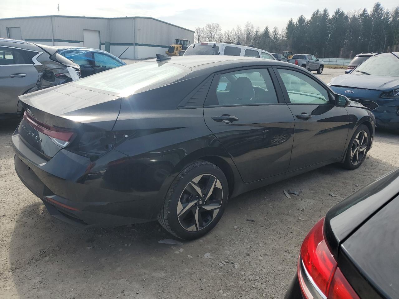 2023 HYUNDAI ELANTRA SE - Image 3