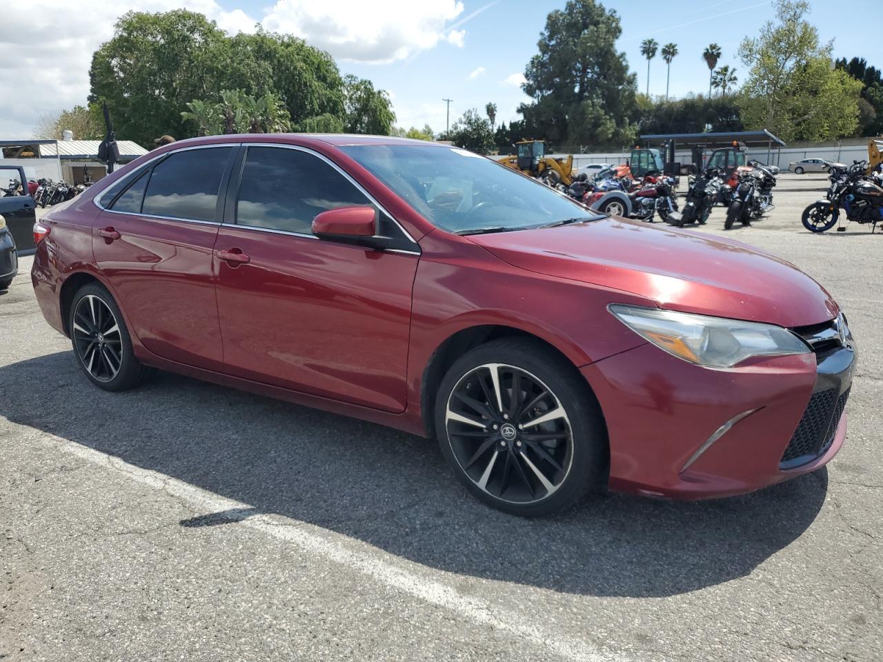 2017 TOYOTA CAMRY LE - Фото 4