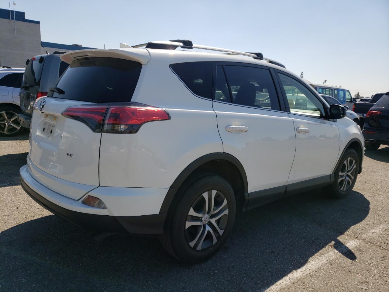 2018 TOYOTA RAV4 LE - Фото 3