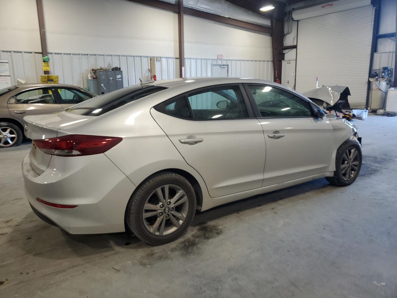 2017 HYUNDAI ELANTRA SE - Фото 3