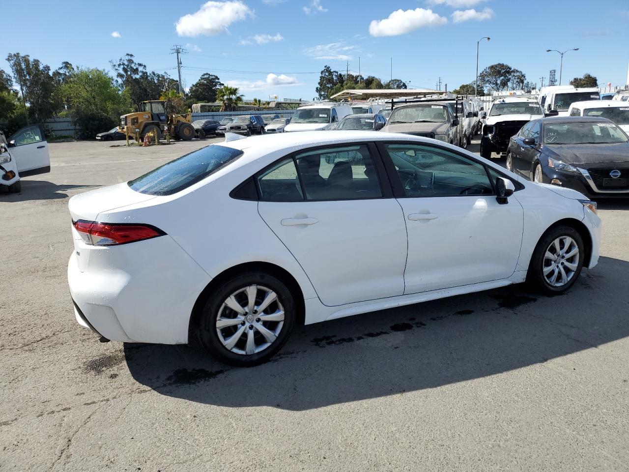 2020 TOYOTA COROLLA LE - Фото 3