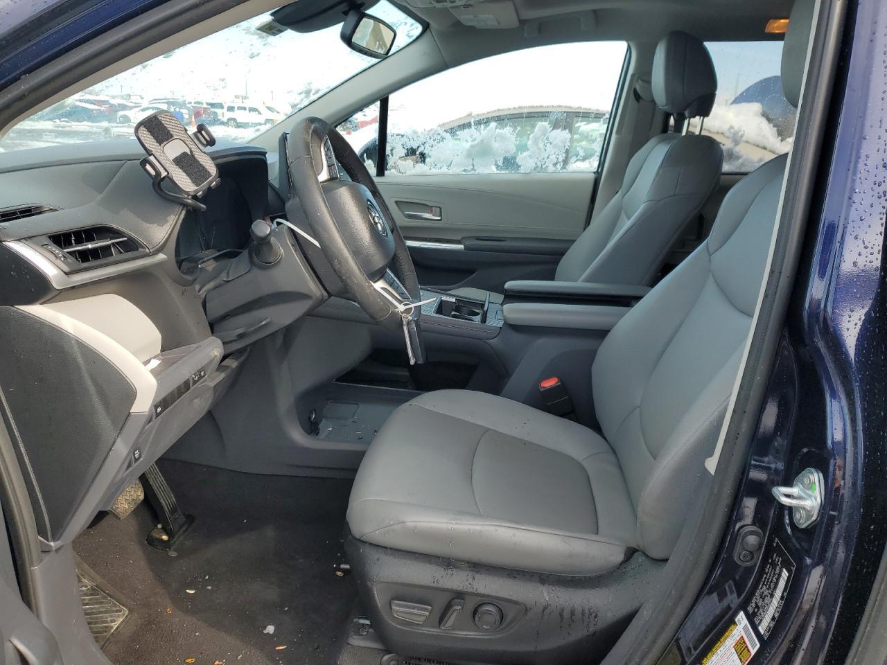 2023 TOYOTA SIENNA XLE - Image 7