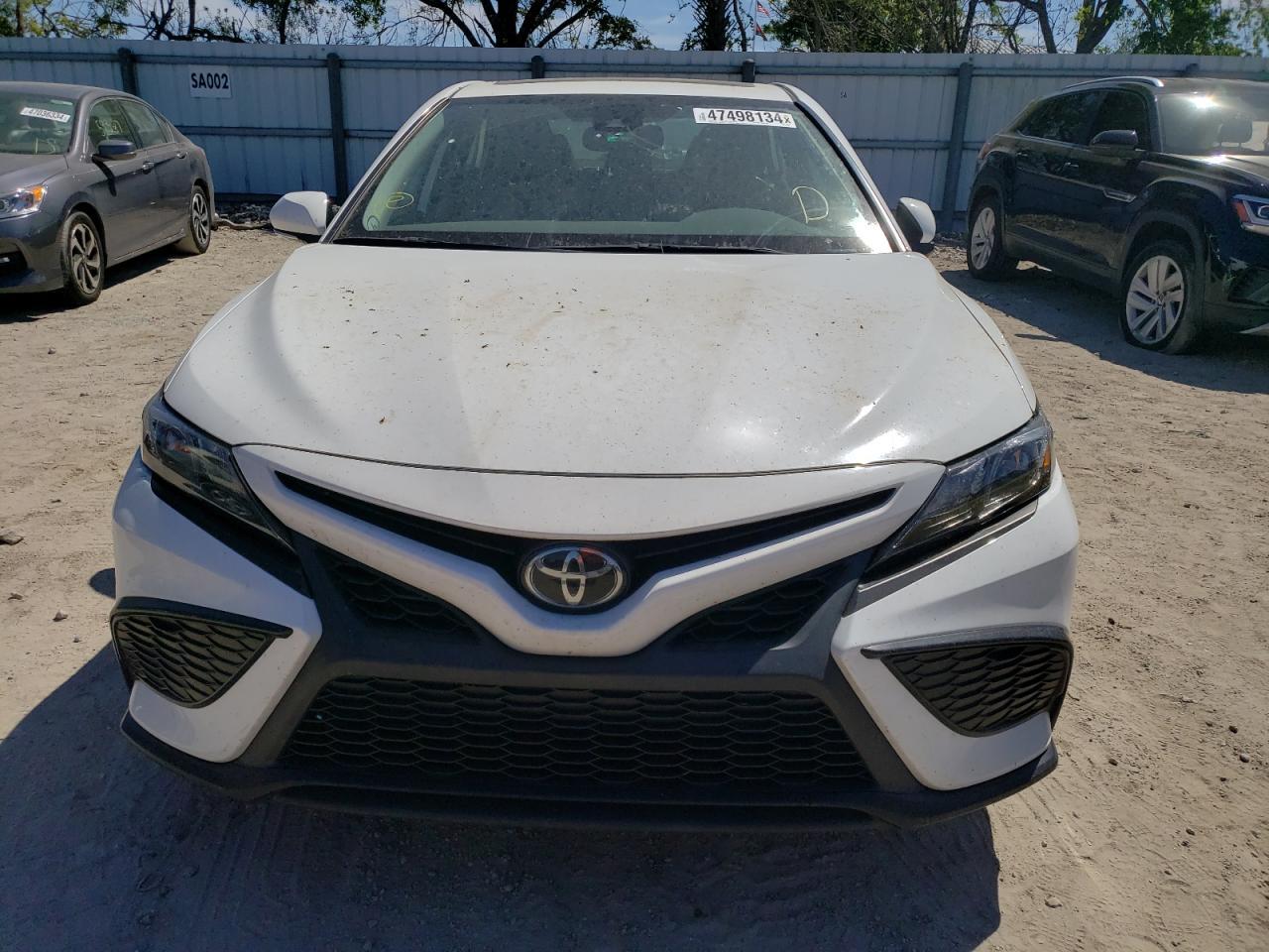2021 TOYOTA CAMRY SE - Фото 5