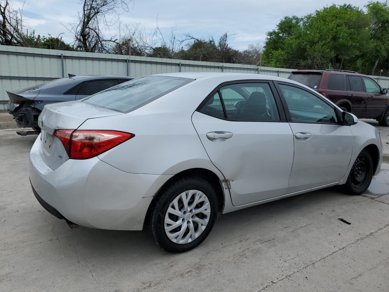 2018 TOYOTA COROLLA L - Фото 3