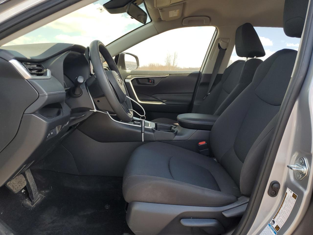 2021 TOYOTA RAV4 LE - Фото 7
