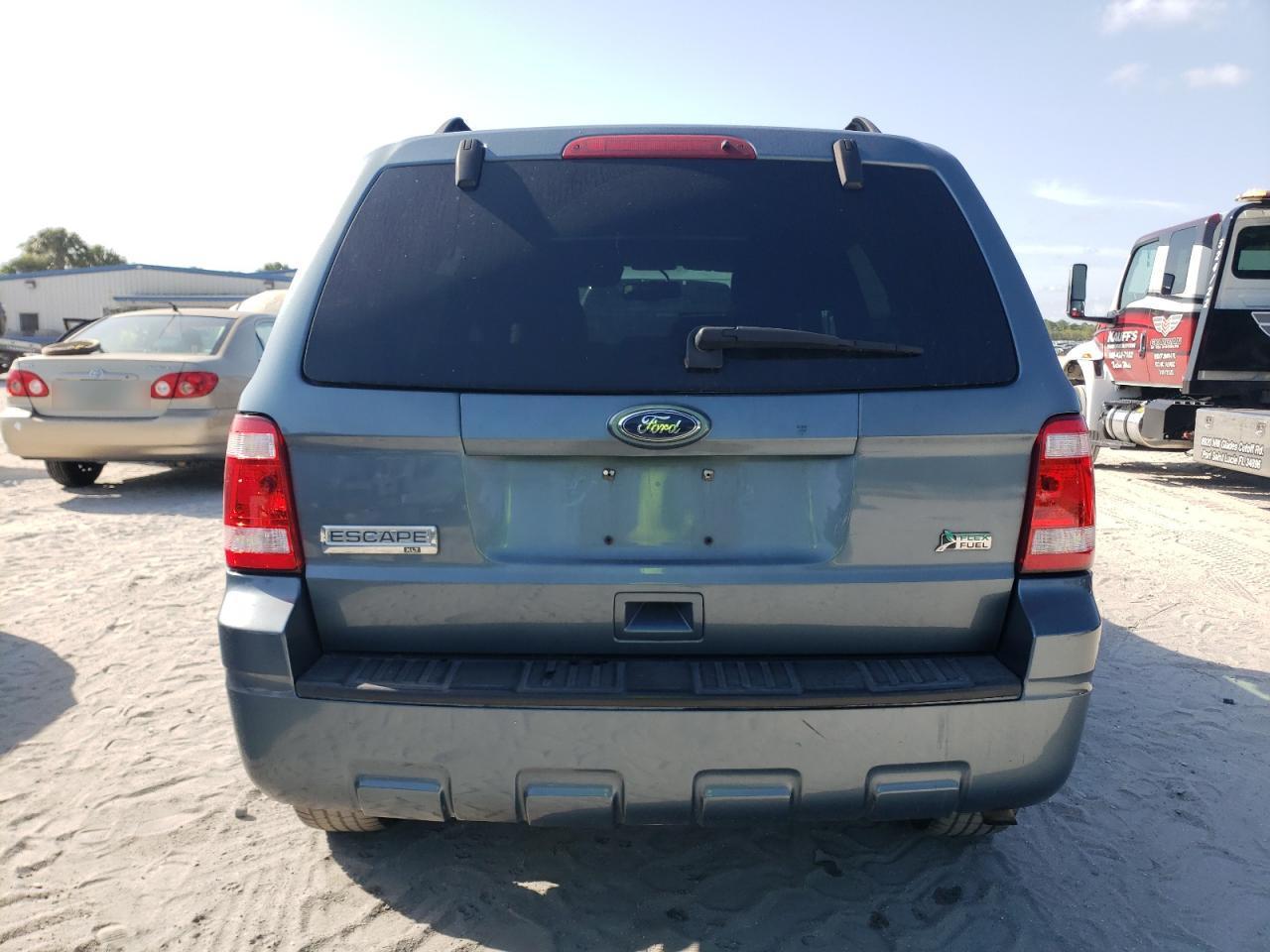 2010 FORD ESCAPE XLT - Image 6