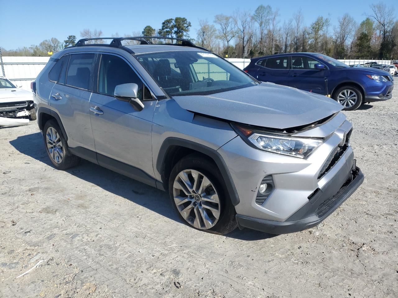 2019 TOYOTA RAV4 XLE P - Фото 4