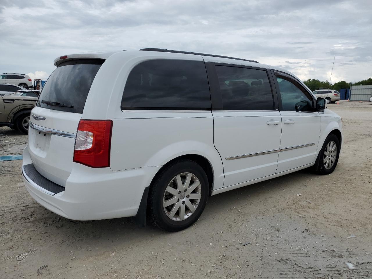 2014 CHRYSLER TOWN & COU - Image 3