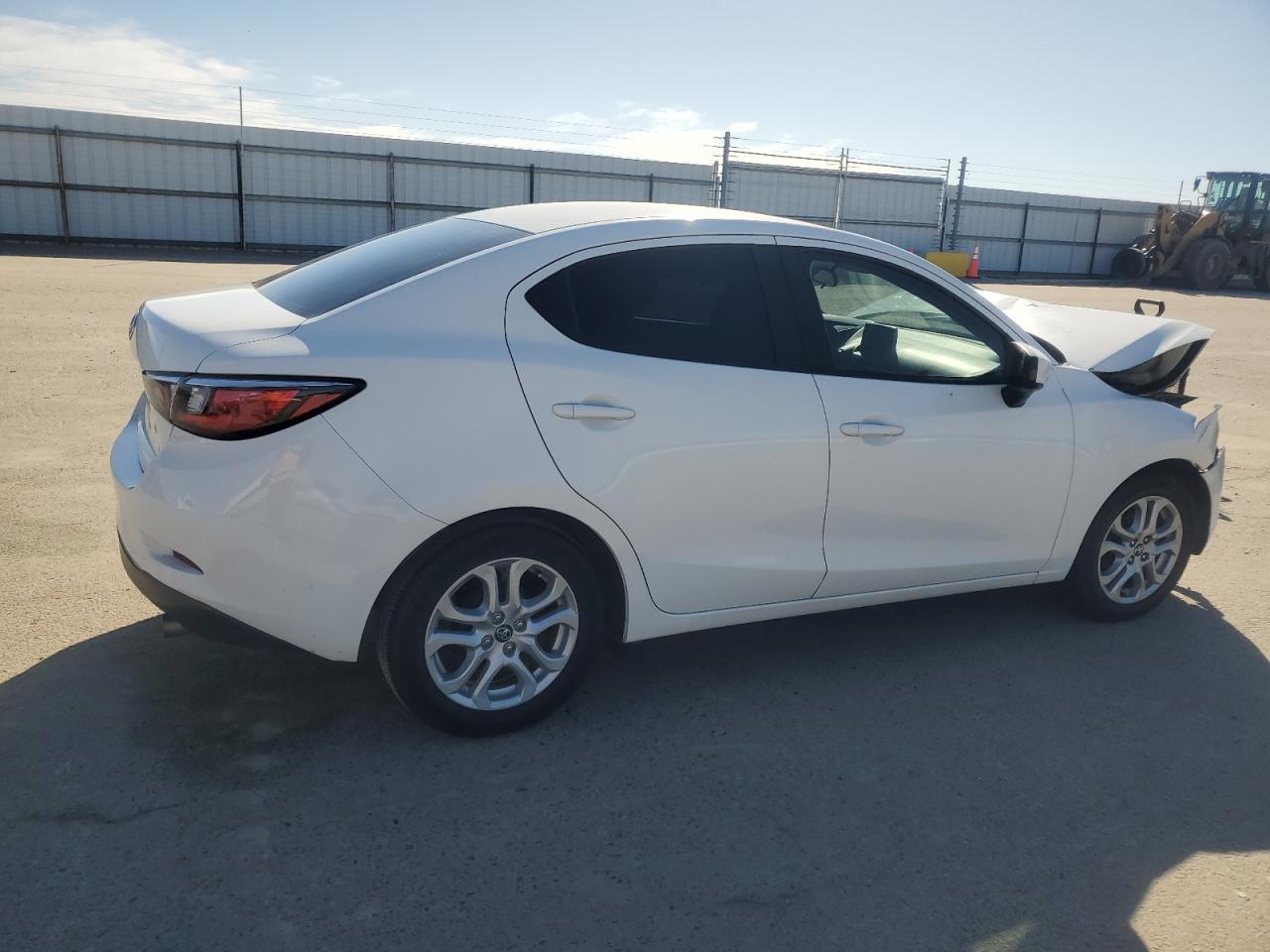 2017 TOYOTA YARIS IA - Фото 3