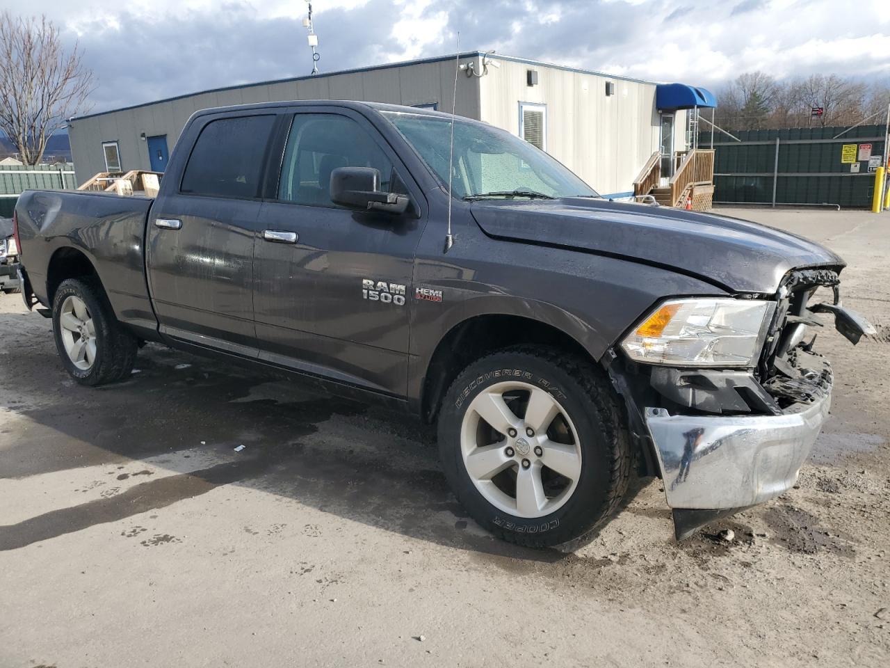 2017 RAM 1500 SLT - Image 4