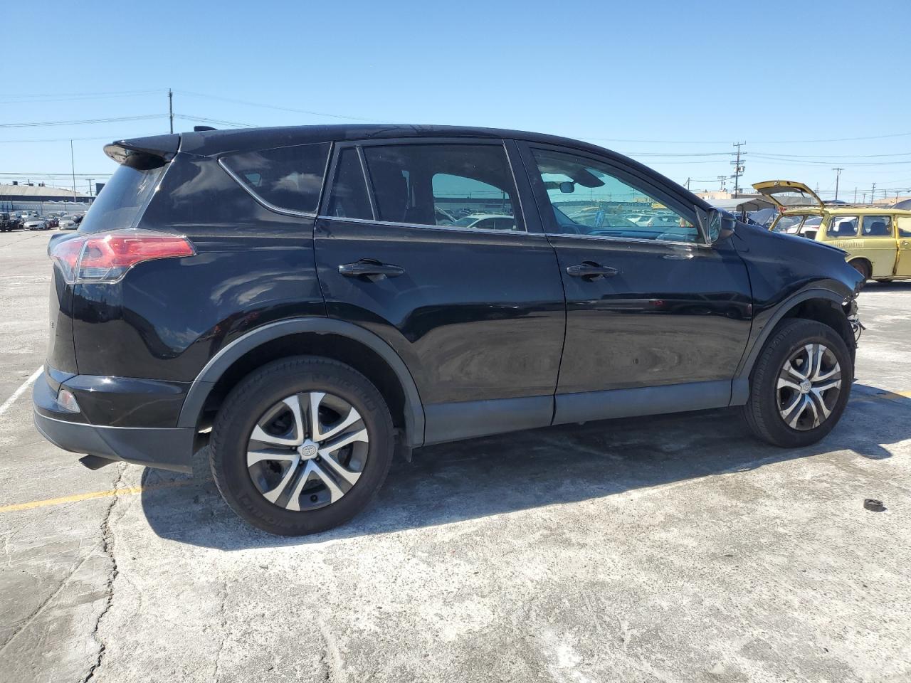2018 TOYOTA RAV4 LE - Image 3