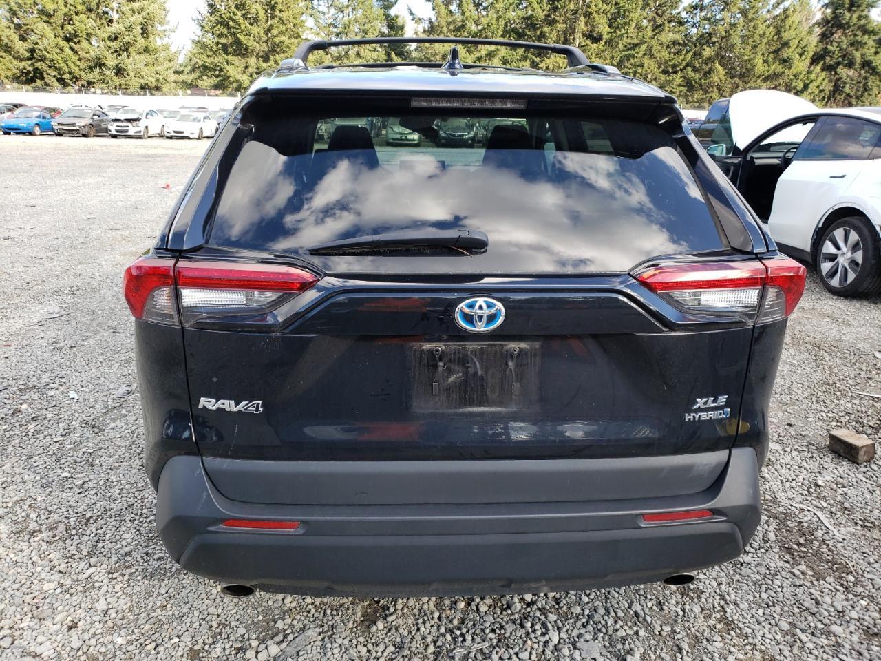 2022 TOYOTA RAV4 XLE P - Фото 6