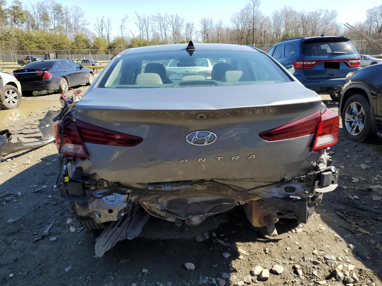 2019 HYUNDAI ELANTRA SE - Image 6