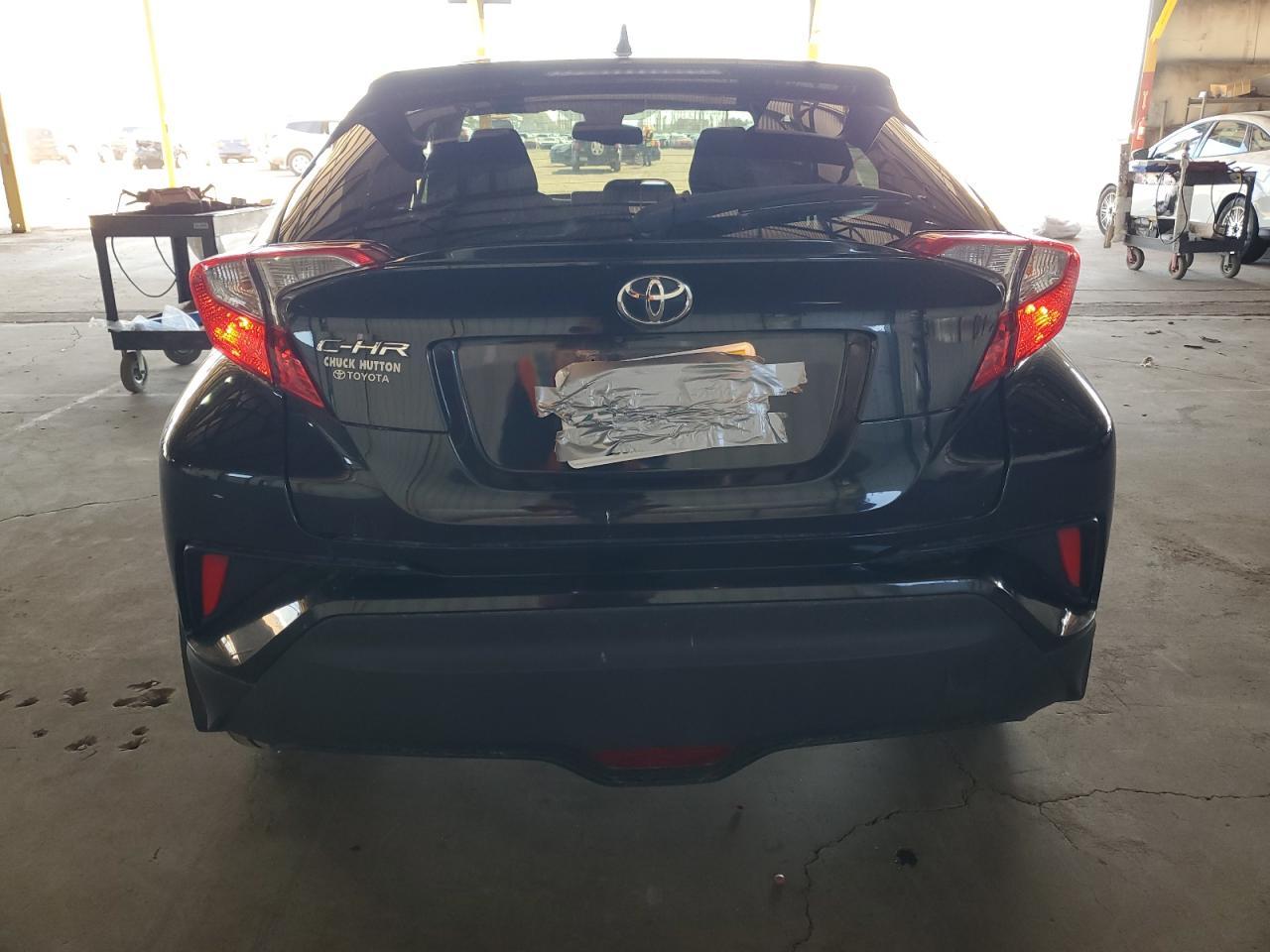 2018 TOYOTA C-HR XLE - Image 6