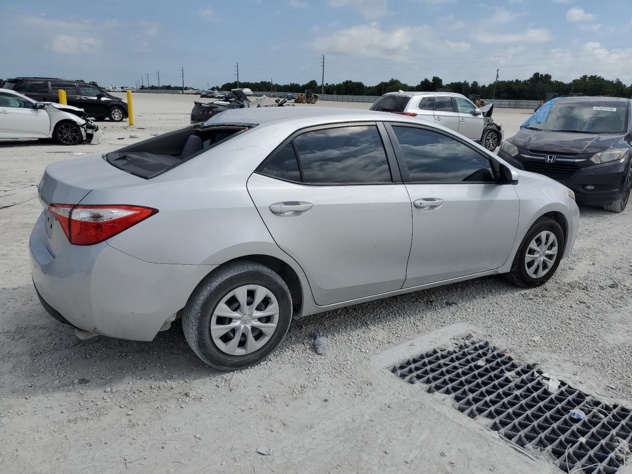 2015 TOYOTA COROLLA L - Image 3