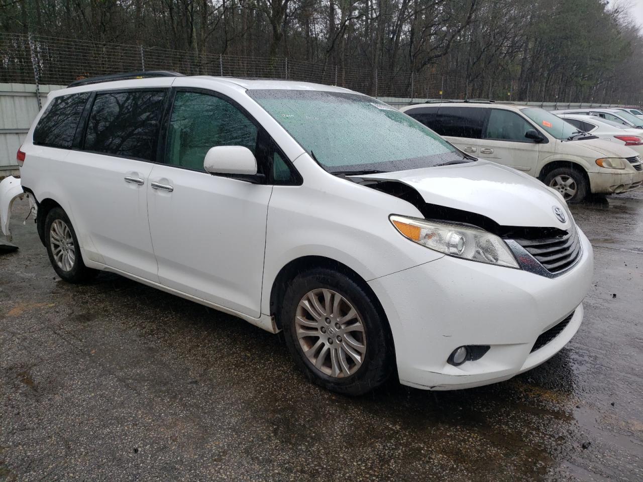 2011 TOYOTA SIENNA XLE - Фото 4