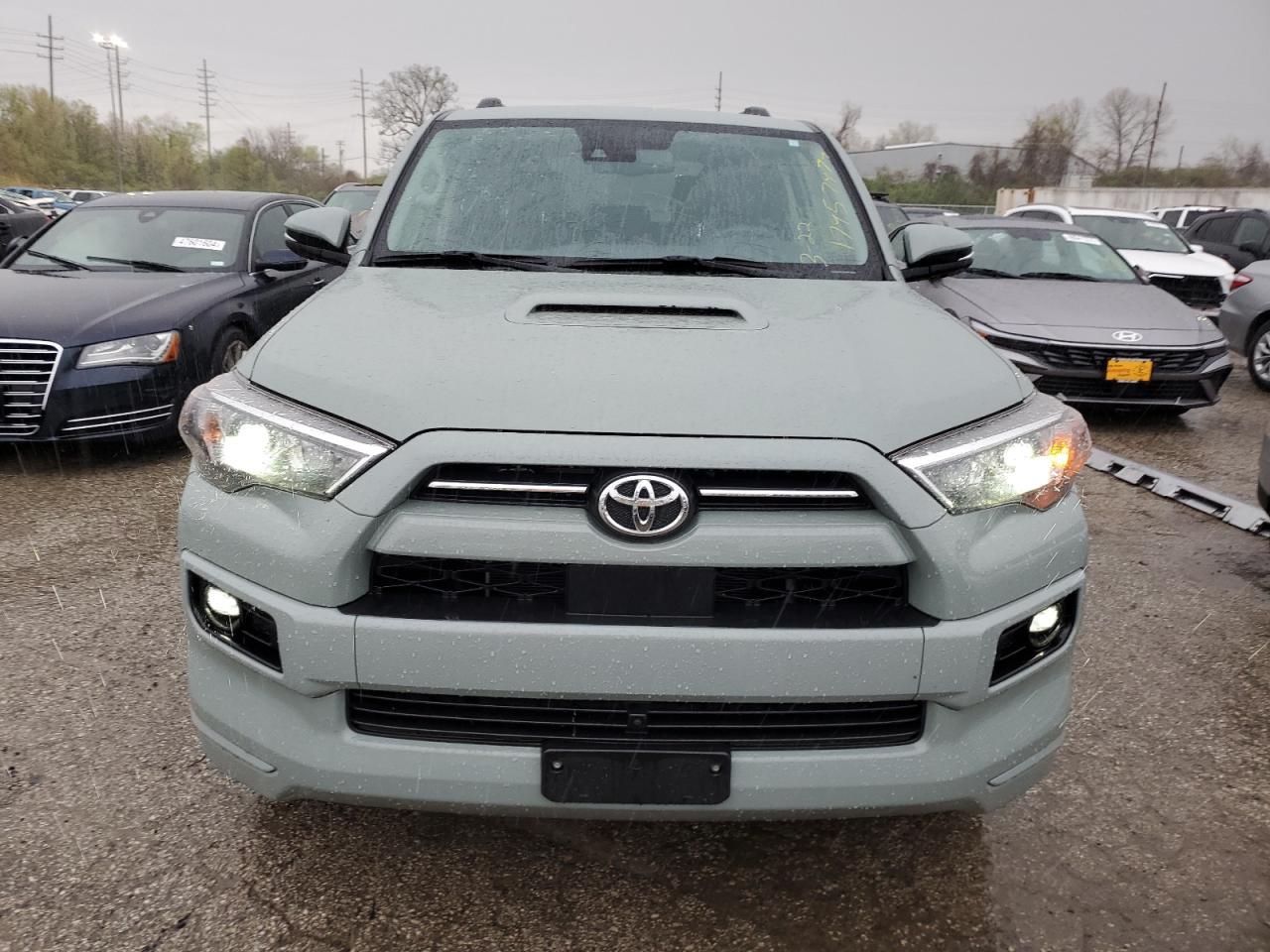 2022 TOYOTA 4RUNNER SR - Image 5