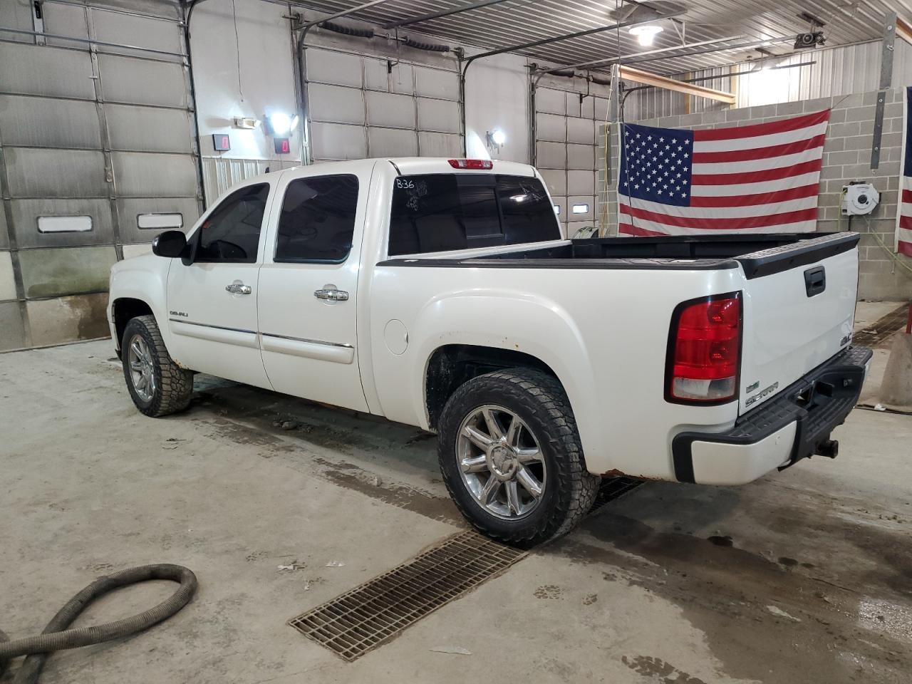 2011 GMC SIERRA K15 - Image 2