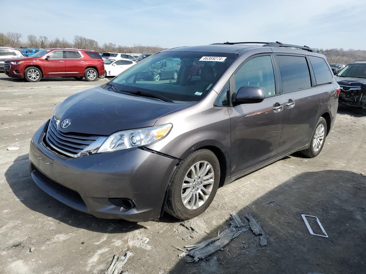 2015 TOYOTA SIENNA XLE