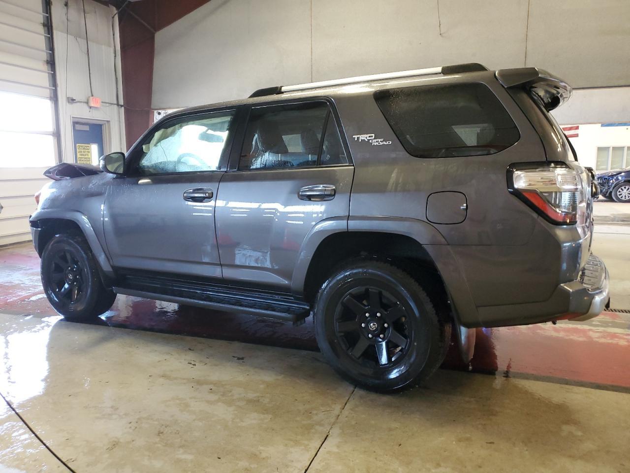 2017 TOYOTA 4RUNNER SR - Фото 2