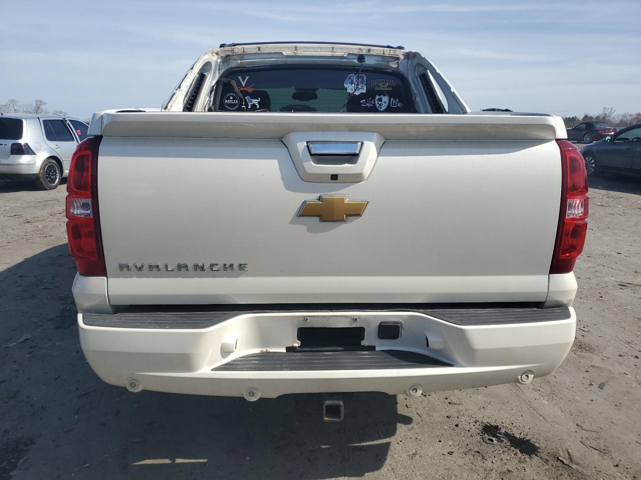 2013 CHEVROLET AVALANCHE - Image 6