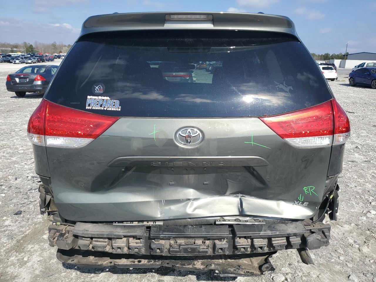 2013 TOYOTA SIENNA XLE - Фото 6