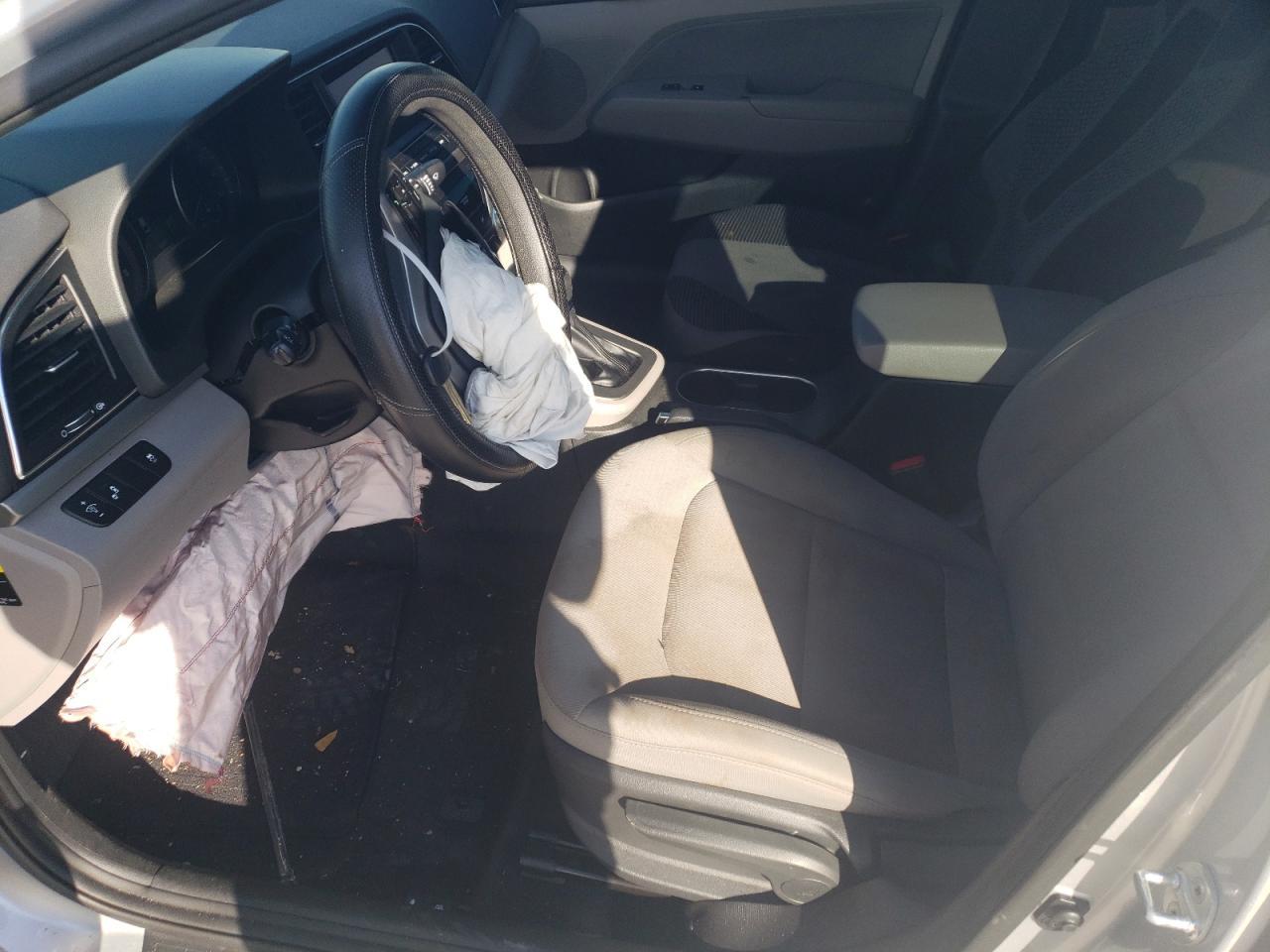2018 HYUNDAI ELANTRA SE - Фото 7