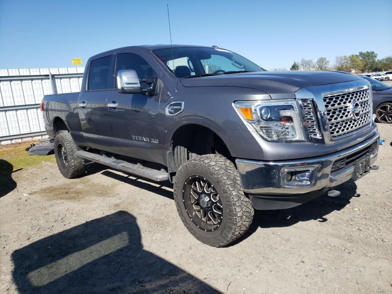 2017 NISSAN TITAN XD S - Фото 4