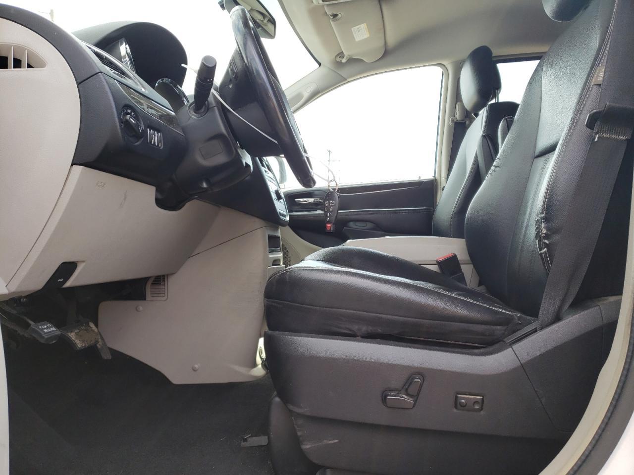 2014 CHRYSLER TOWN & COU - Image 7