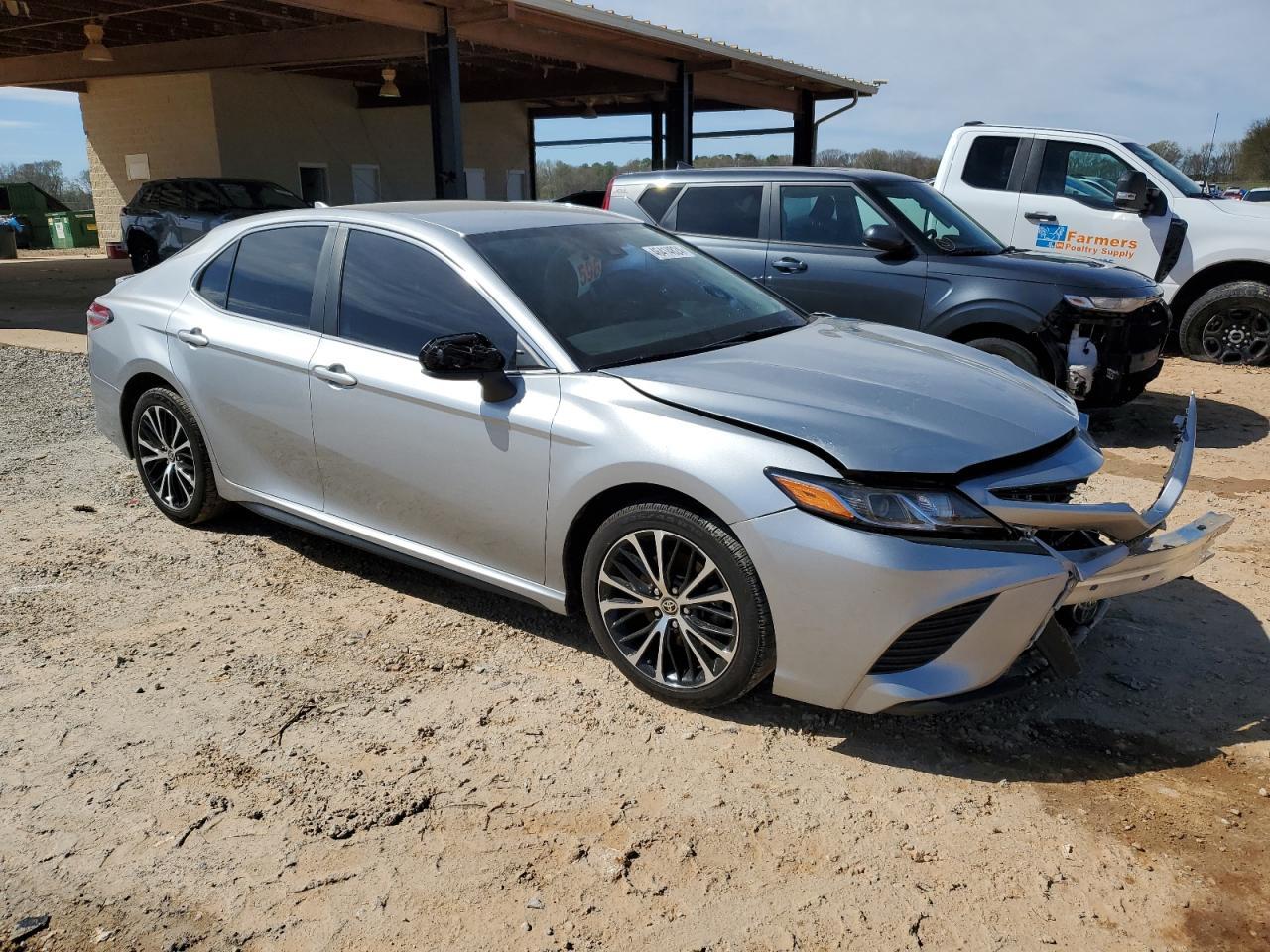2020 TOYOTA CAMRY SE - Фото 4
