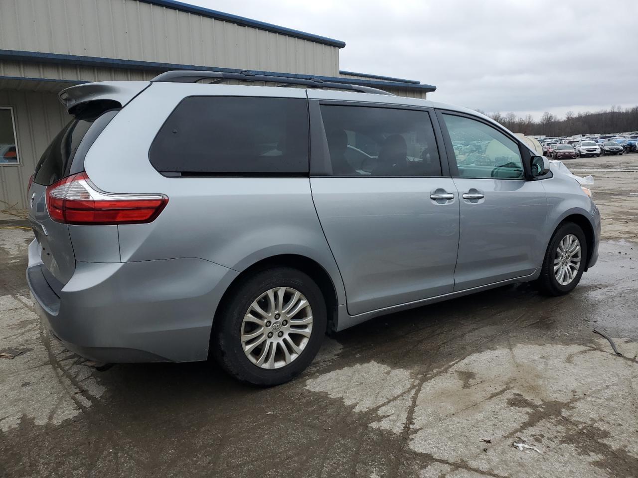 2015 TOYOTA SIENNA XLE - Фото 3