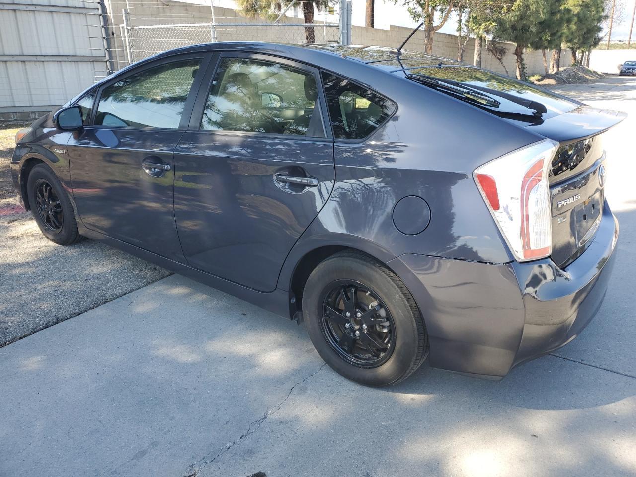 2015 TOYOTA PRIUS - Фото 2