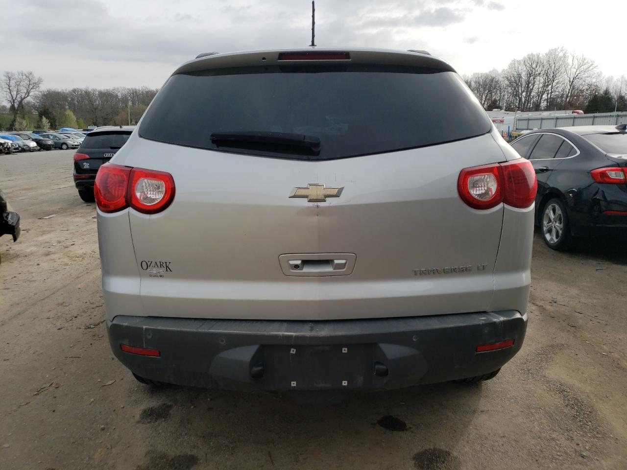2011 CHEVROLET TRAVERSE L - Image 6