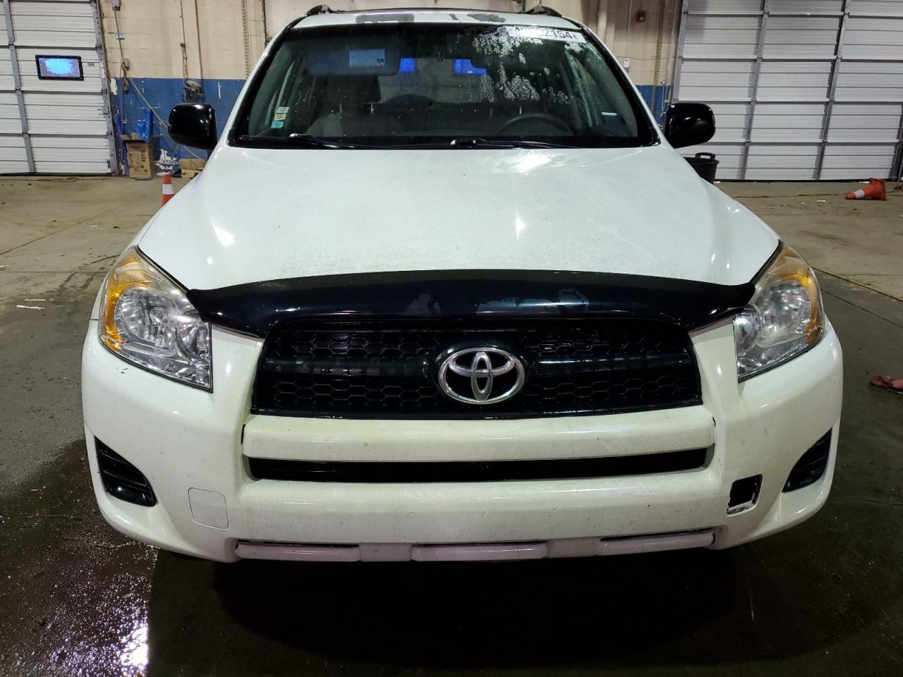2011 TOYOTA RAV4 - Фото 5