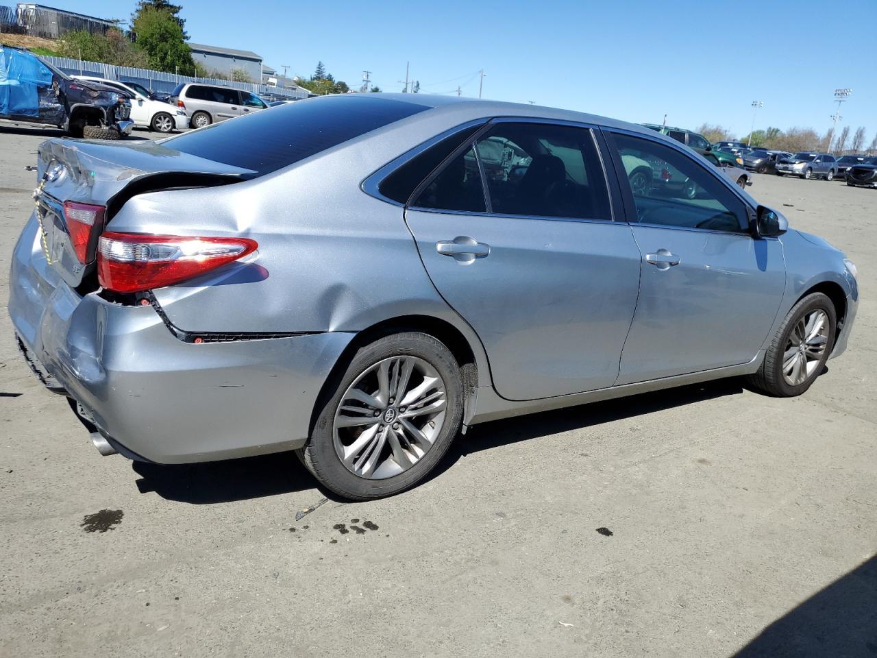 2017 TOYOTA CAMRY LE - Фото 3