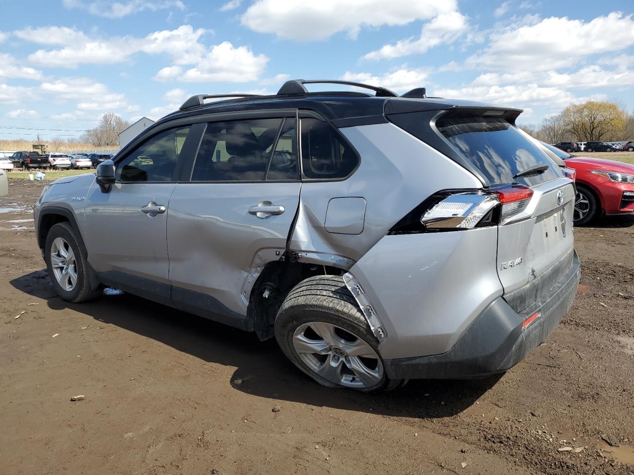 2021 TOYOTA RAV4 LE - Фото 2